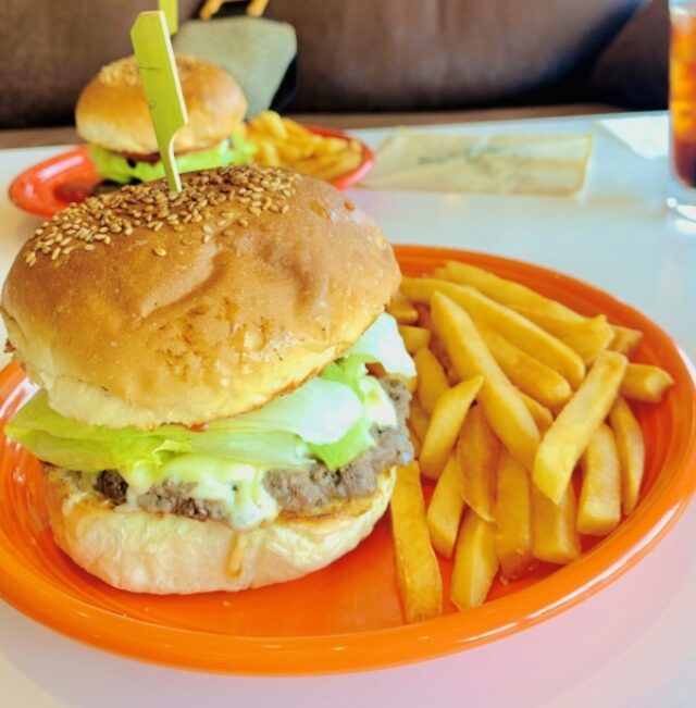 沖縄のランチキャプテンカンガルーのハンバーガー