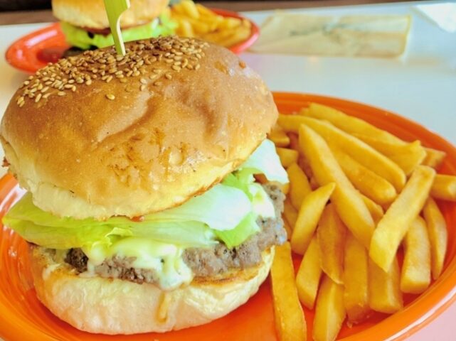 沖縄のランチキャプテンカンガルーのハンバーガー