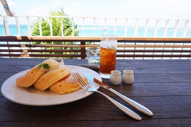 沖縄リゾートカフェのパンケーキセット