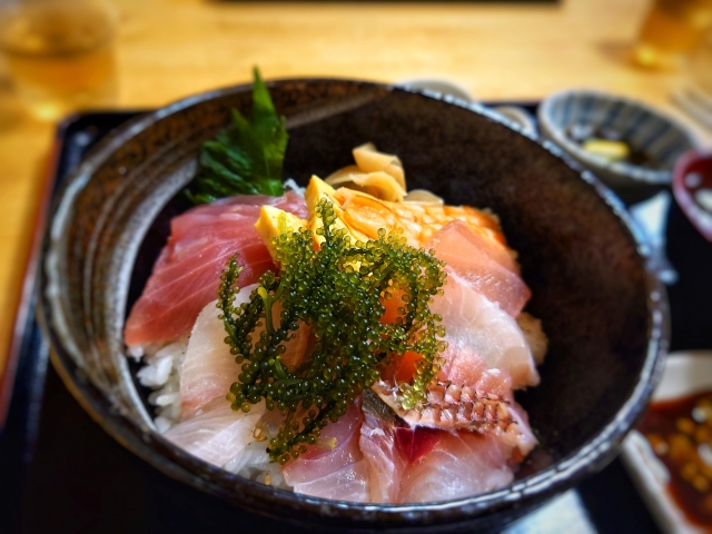 沖縄ランチ　海鮮丼