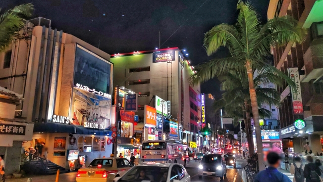 沖縄国際通りの夜　居酒屋
