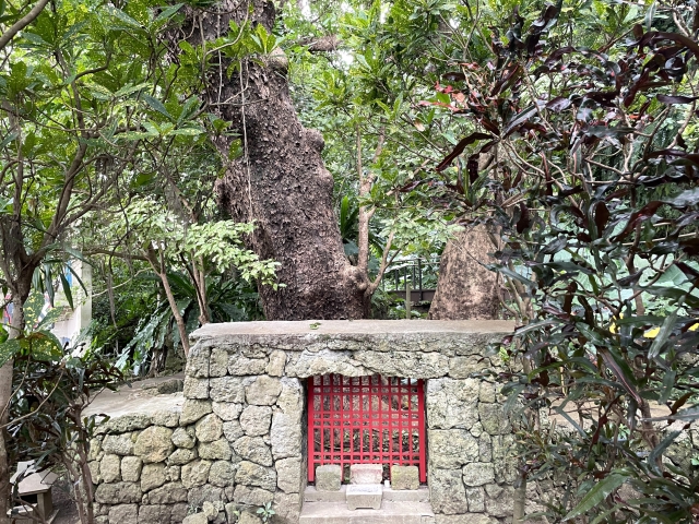 一度は行くべき沖縄の最強パワースポット！縁結び・金運UPの神社を穴場から定番まで紹介