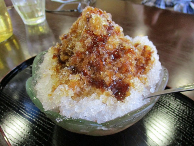 甘さ広がる沖縄の和風黒蜜ぜんざい