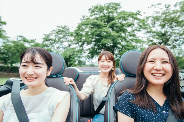 沖縄レンタカーで友達とドライブ満喫