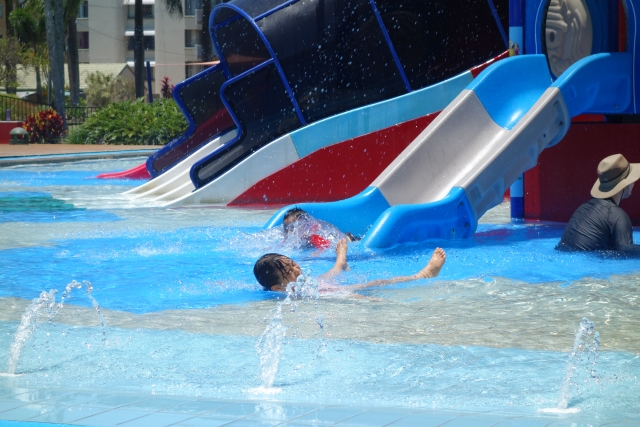 沖縄 プール キッズ スライダー