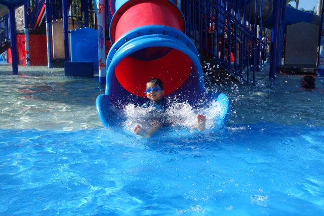 沖縄 プール キッズ リゾートホテル スライダー