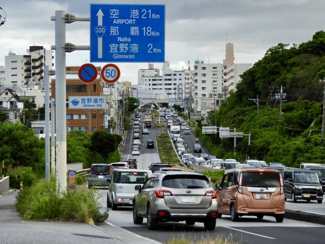 沖縄　コストコ　渋滞