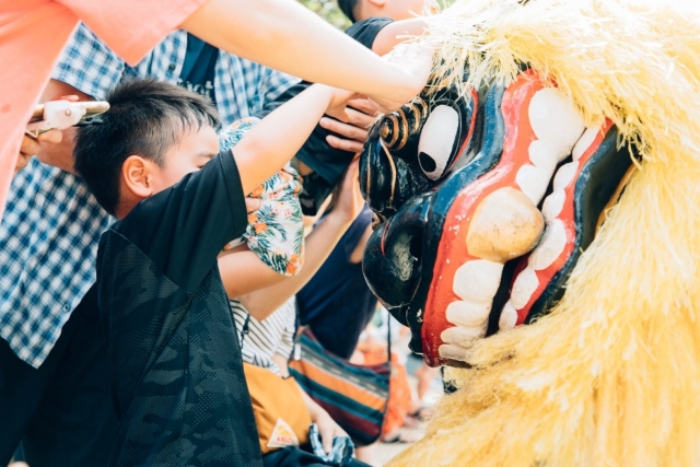 沖縄　まつり　家族連れ