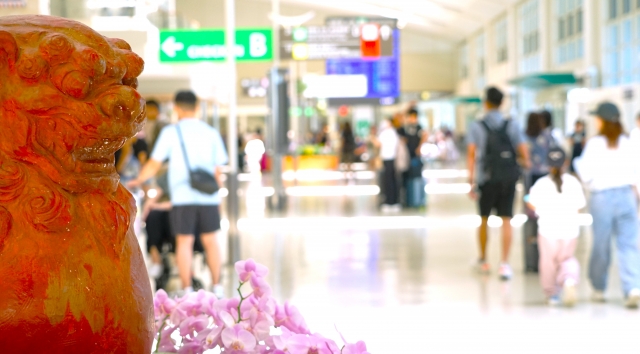 沖縄　空港　旅行