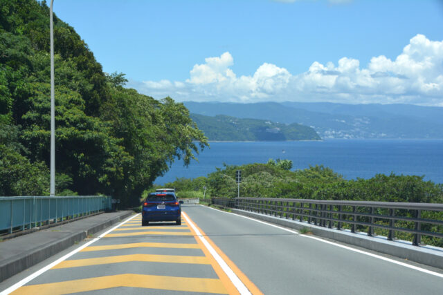 ドライブ　車　道