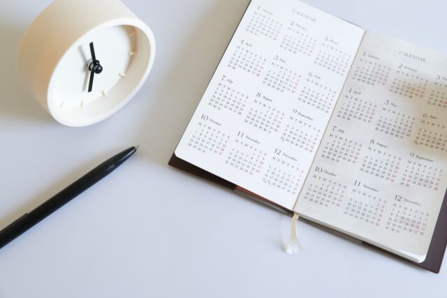 スケジュール　時計　ペン
