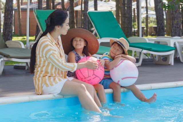 家族　子供　プール