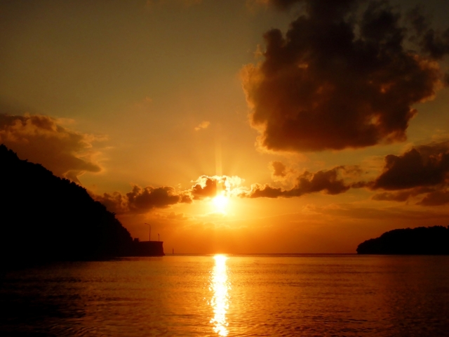 沖縄　比謝川　夕日