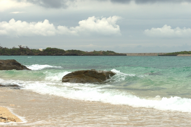 沖縄 ビーチ 悪天候