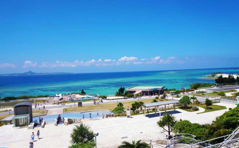 美ら海水族館から見た伊江島