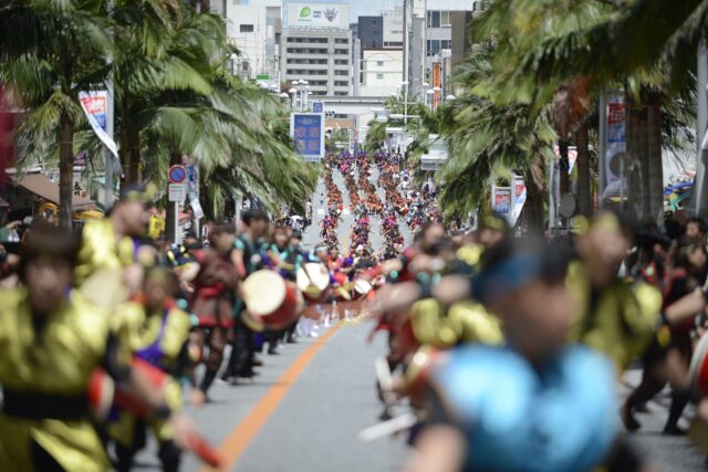 一万人のエイサー踊り隊