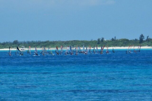 ウィンドサーフィン　大会