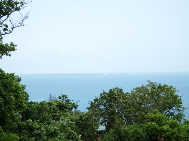 斎場御嶽から見る久高島
