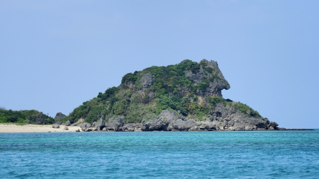 浜比嘉島のライオン岩
