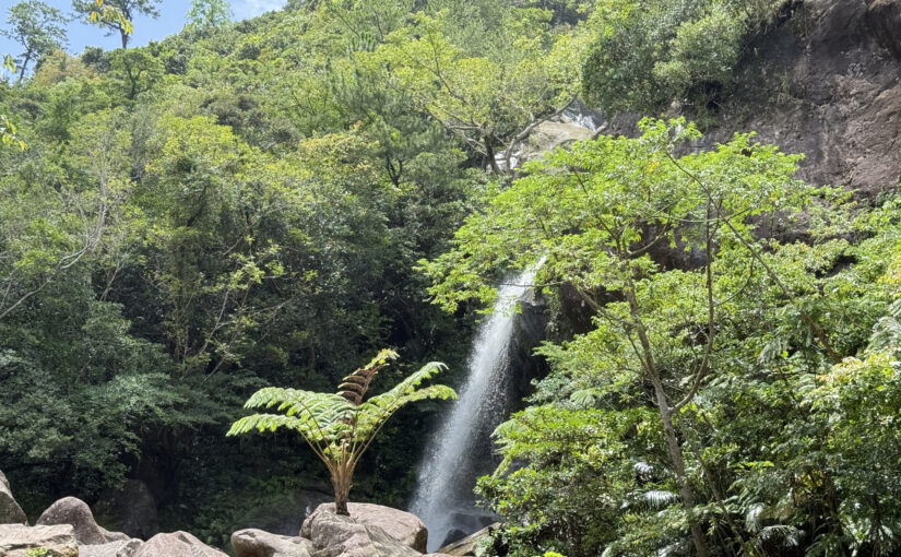 沖縄　轟の滝