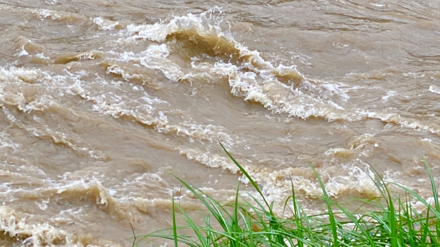 比地川　氾濫　増水